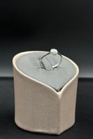 خاتم الماس وزن الذهب : 1.31 جرام وزن الألماس : 0.1...