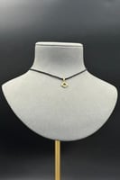 تعليقة اطفال وردة مفرغة ذهب صافي عيار 18 وزن 0.7 ج...