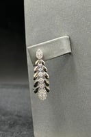 طقم دمعات ذهب ابيض تصميم الماس عيار 18 وزن 17.5 جر...