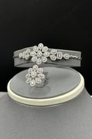 طقم ذهب أبيض للعروس عيار 18 سموّ الألماس وزن 24.5...