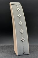 اسوارة خمسة وردات ذهب ابيض تصميم الماس عيار 18 وزن...