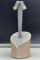 حلق وردة ذهب تصميم الماس عيار 18 وزن 2.2 جرام