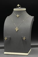 طقم وردة ذهب تصميم الماس