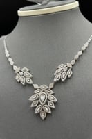 طقم ذهب ابيض تصميم الماس عيار 18 وزن 18.7 جرام