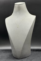 عقد مثلث ذهب تصميم الماس عيار 18 وزن من 0.3 الى 0....