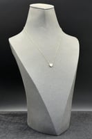 عقد قلب ذهب مع صدف ابيض عيار 18 وزن 0.7 جرام