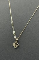 عقد وردة ذهب صافي عيار 18 وزن 1 جرام