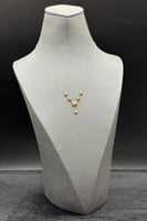 عقد وردات مع دمعة نازل ذهب عيار 21 وزن من 1 الى 1....