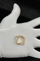 حلق مربع ذهب صافي ايطالي عيار 18 وزن 1.6 جرام