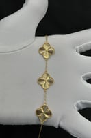 اسوارة ثلاث وردات ذهب صافي عيار 21 وزن من 2.6 الى...