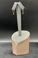 حلق ذهب مع صدف فيروزي عيار 21 وزن من 0.5 الى 0.6 ج...