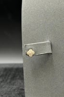 طقم وردة ذهب تصميم الماس عيار 18 وزن 1.9 جرام