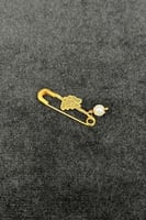 بروش اطفال ذهب مع صدف ابيض عيار 21 وزن 0.7 جرام