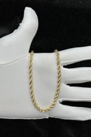 عقد مجدول ذهب صافي عيار 18 وزن من 6.4 الى 6.5 جرام