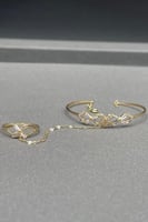 كف اطفال وردة مع باقيت ذهب تصميم الماس عيار 18 وزن...