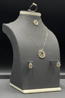 طقم ذهب عيار 18 سنبلة دائرية بتصميم الماسي وزن 4.3...