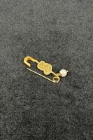 بروش اطفال ذهب مع صدف ابيض عيار 21 وزن 0.8 جرام