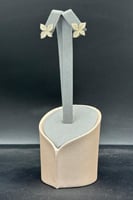 حلق وردة ذهب تصميم الماس عيار 18 وزن 2.7 جرام