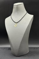 تعليقة ذهب حروف عيار 18 توقيعك الذهبي وزن 0.7 جرام