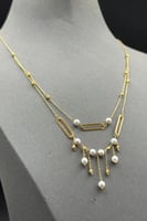 عقد مستطيل دورين ذهب مع لؤلؤ عيار 18 وزن من 4.8 ال...