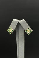 حلق وردة ذهب تصميم الماس عيار 18 وزن من 2.2 الى 3...