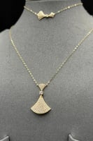 طقم ذهب عيار 18 رهافة الفراشة وزن 3.2 جرام