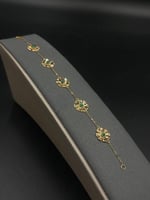 اسوارة ذهب عيار 21 تصميم رموش ملونة بجاذبية دائمة