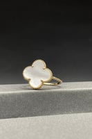 خاتم وردة ذهب مع صدف ابيض عيار 18 وزن من 2.1 الى 2...