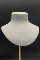 عقد V ذهب تصميم الماس عيار 18 وزن من 0.4 الى 0.5 ج...