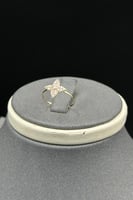 طقم اطفال زهرة ذهب تصميم الماس عيار 18 وزن 1.8 جرا...