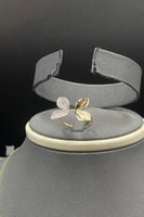 طقم وردة ذهب تصميم الماس عيار 18 وزن 8.9 جرام