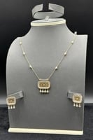 نصف طقم اشناف ذهب مع لؤلؤ عيار 18 وزن 6.7 جرام