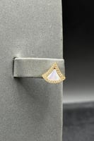 طقم مثلث ذهب تصميم الماس عيار 18 وزن 22.5 جرام