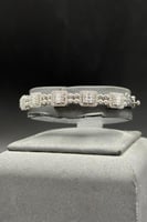 اسوارة ذهب ابيض مع باقيت تصميم الماس عيار 18 وزن 1...