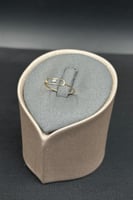 خاتم مستطيل ذهب تصميم الماس عيار 18 وزن من 0.4 الى...