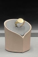 خاتم دائرة ذهب صافي عيار 18 وزن 1.9 جرام