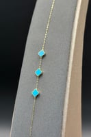 اسوارة ثلاث وردات ذهب مع صدف فيروزي عيار 18 وزن من...