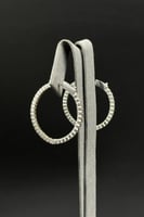 حلق تنس ذهب تصميم الماس عيار 18 وزن من 6.7 الى 6.8...