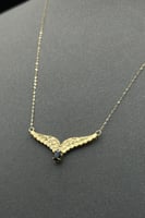 عقد جناح الصقر ذهب تصميم الماس عيار 18 وزن من 0.9...