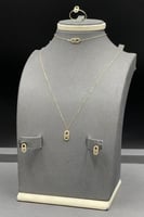 طقم مستطيل ذهب تصميم الماس عيار 18 وزن 1.9 جرام