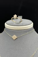 طقم دورين وردة ذهب تصميم الماس عيار 18 وزن 2.3 جرا...