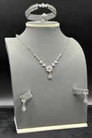 طقم ذهب أبيض عيار 18 نغمة الصفاء وزن 9.5 جرام