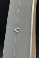 اسوارة V ذهب تصميم الماس عيار 18 وزن 0.3 جرام