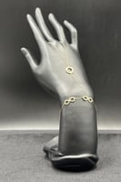 كف دائري مع انفنتي ذهب تصميم الماس عيار 18 وزن 1.3...