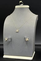 طقم اطفال وردة ذهب تصميم الماس عيار 18 وزن من 2 ال...