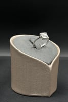 خاتم الماس وزن الذهب : 2.03 جرام وزن الألماس : 0.1...