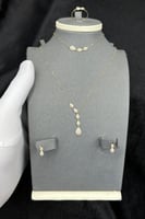 طقم دمعات ذهب تصميم الماس عيار 18 وزن من 2.1 الى 2...