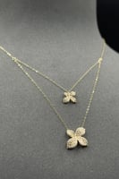 عقد وردة دورين ذهب تصميم الماس عيار 18 وزن من 1.5...