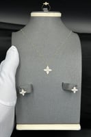 طقم اطفال زهرة ذهب تصميم الماس عيار 18 وزن 1.8 جرا...