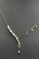 طقم شكل سهم ذهب تصميم الماس عيار 18 وزن 5.8 جرام